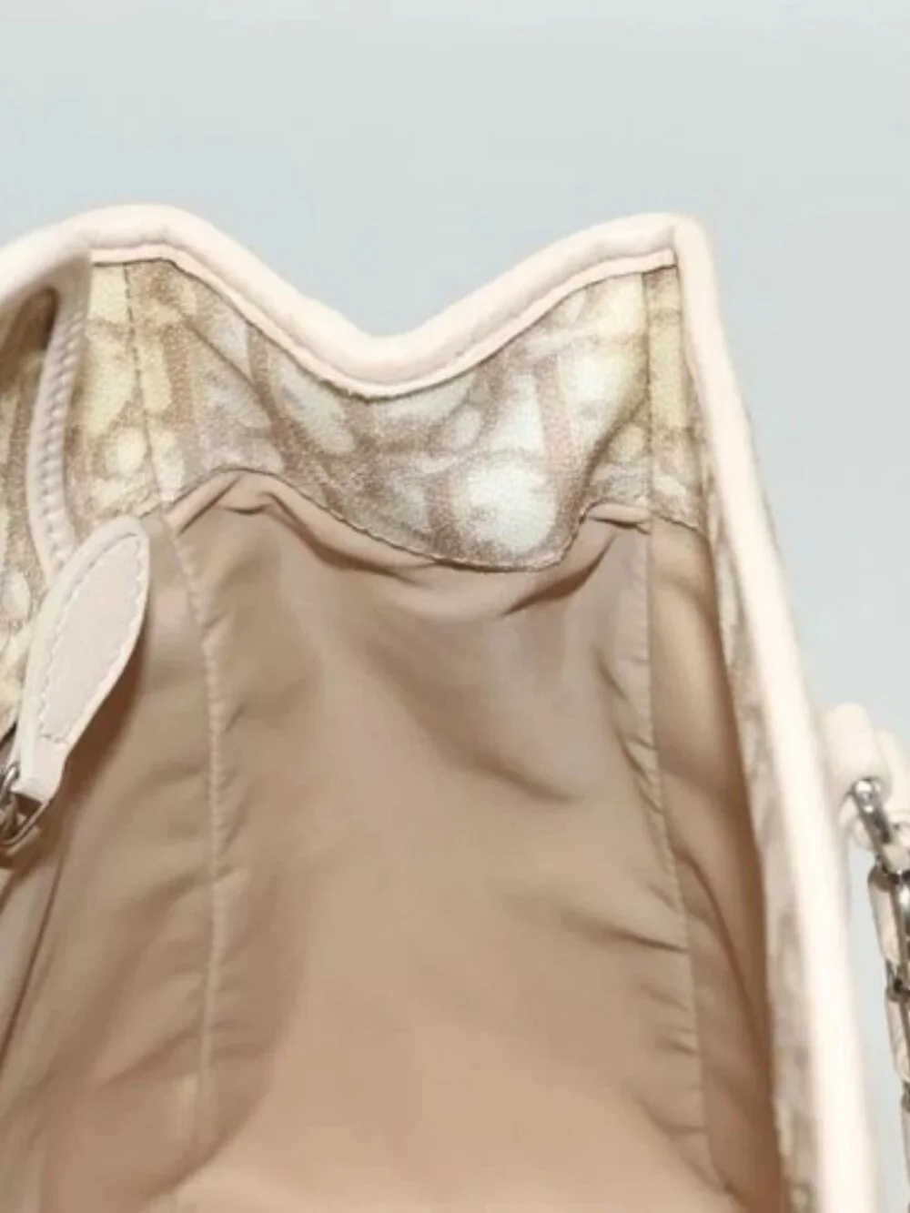 Dior brand	christian color	beige